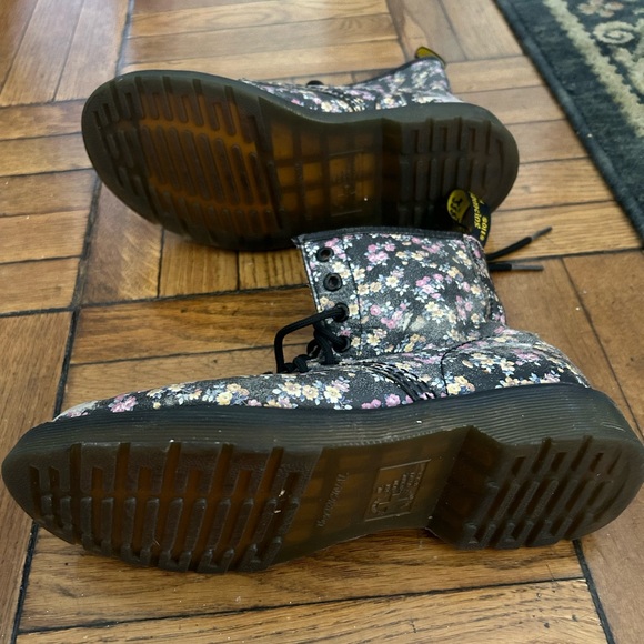 Vintage Floral Distressed Grunge 8 Eye Lace Up Combat Boots Dr. Martens - Picture 4 of 6